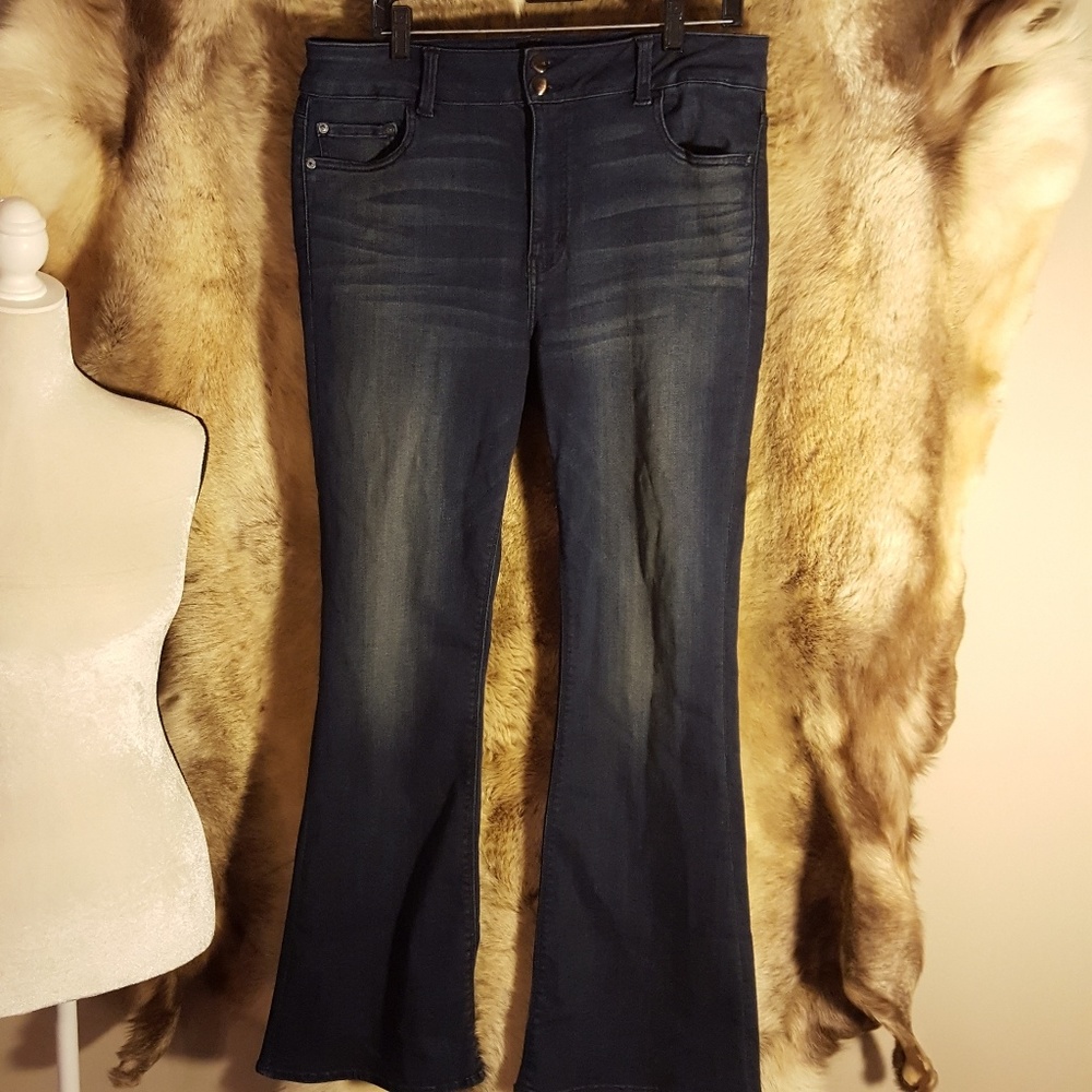 AEO High Rise Artist Flair Dark Wash Jean 16